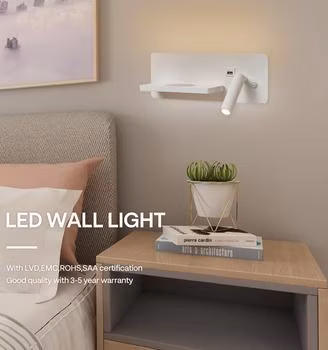 調整可能なワイヤレス充電器付き多機能 USB デスクランプ