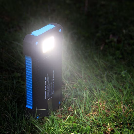 新しい 8000mAh デュアル USB リチウムポリマー防水ソーラーパワーバンク